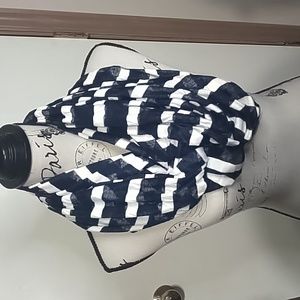 Infinity scarf in navy and winter-white